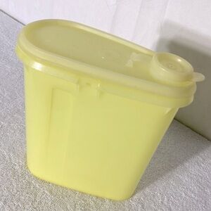 Vintage Tupperware Yellow Beverage Buddy Store N Pour Pitcher 2pc